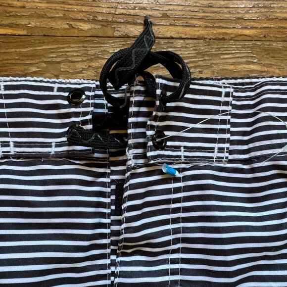 NWOT - Black & White Striped Board Shorts - Men size XL - Picture 6 of 7